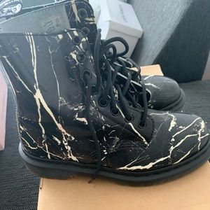 *FLASH SALE* ‼️‼️‼️ Dr Martens boots